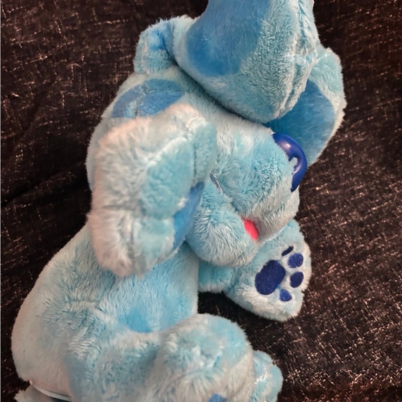 Blue's Clues & You! Peek-A-Blue Interactive 10" Plush Barks Plays Peek A Boo - Picture 4 of 6